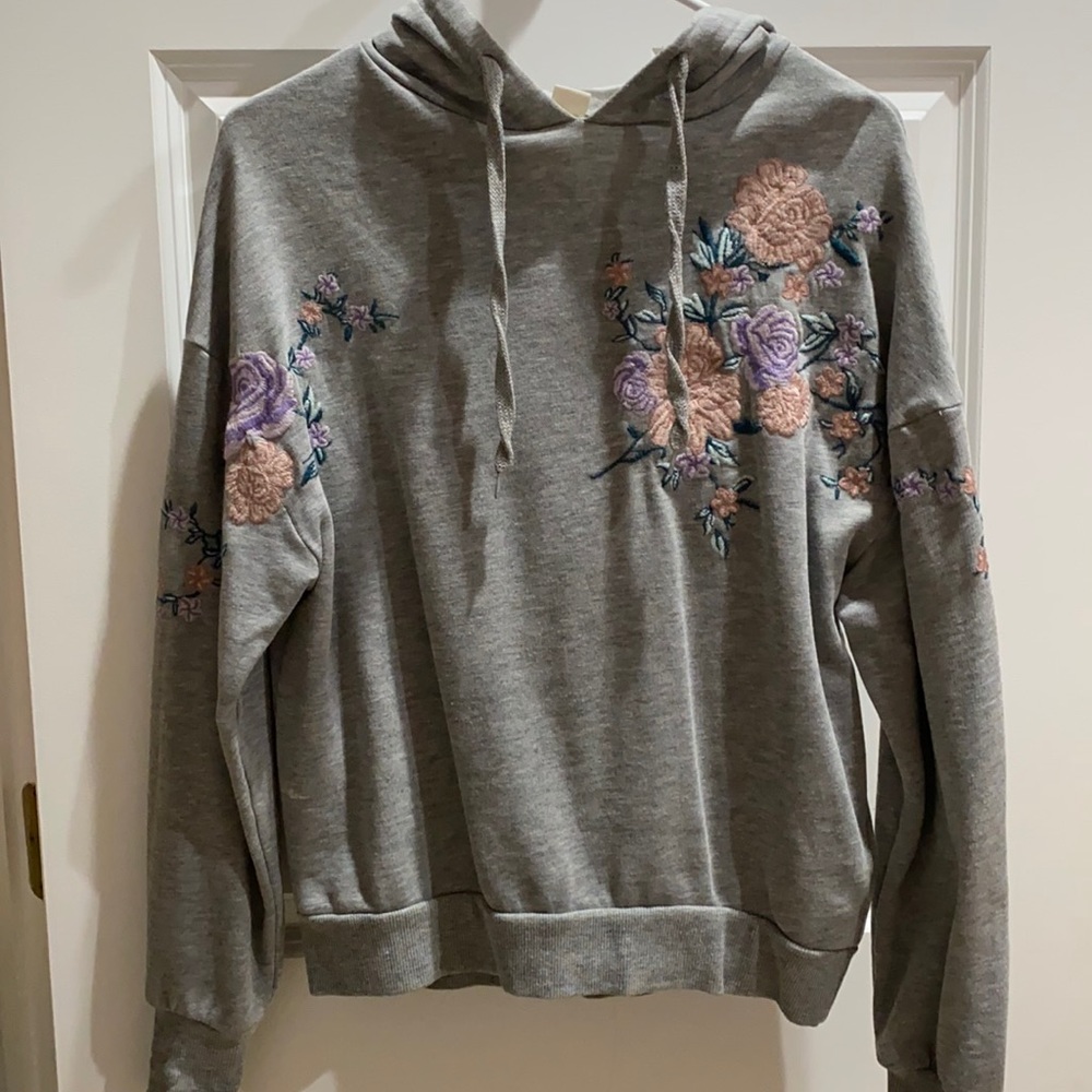 H&M grey sweatshirt
